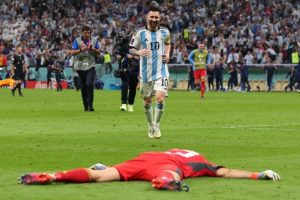 گلر آرژانتین در آستانه فینال جام جهانی با مسی مخالفت کرد