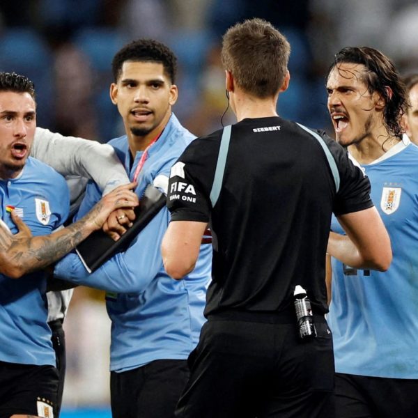اروگوئه از سوی فیفا به دلیل جنجال در جام جهانی جزیمه سنگین شد2