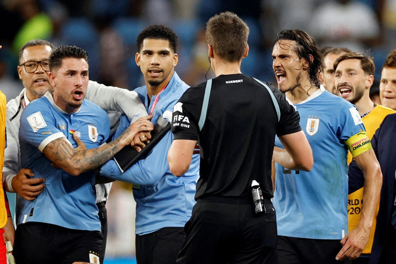 اروگوئه از سوی فیفا به دلیل جنجال در جام جهانی جزیمه سنگین شد2
